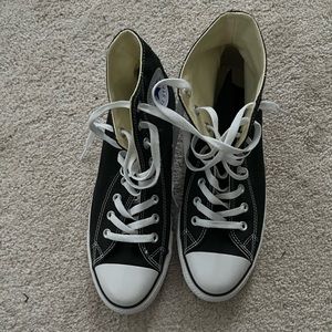 Like-new converse men’s size 9